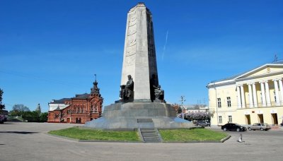 Монумент в честь 850-летия города Владимира,Монумент ,Владимир