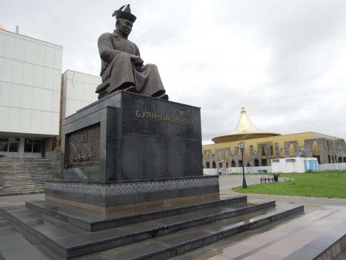 Памятник Монгушу Буян-Бадыргы,Памятник, скульптура,Кызыл