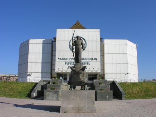 Бронзовая скульптура Укротитель,Памятник, скульптура,Кызыл