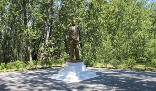 Памятник Максиму Горькому,Памятник, скульптура,Кызыл