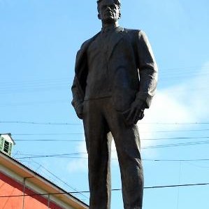 Памятник Владимир Владимирович Маяковский в Красноярске