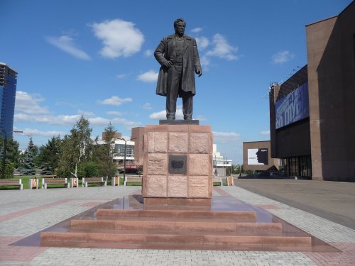 Памятник Виктор Петрович Астафьев в Красноярске