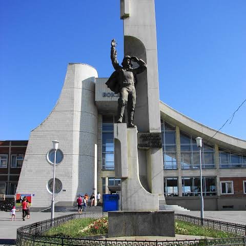 Памятник Ленинграда, строителям Северобайкальска,Памятник, скульптура,Северобайкальск