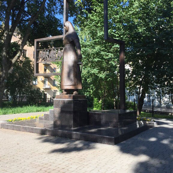 Памятник Сестра милосердия,,Киров
