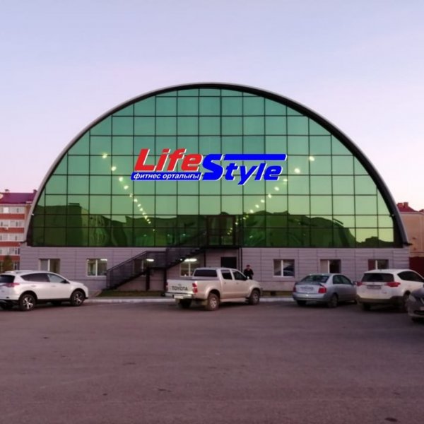 логотип компании Life style, спортивный центр