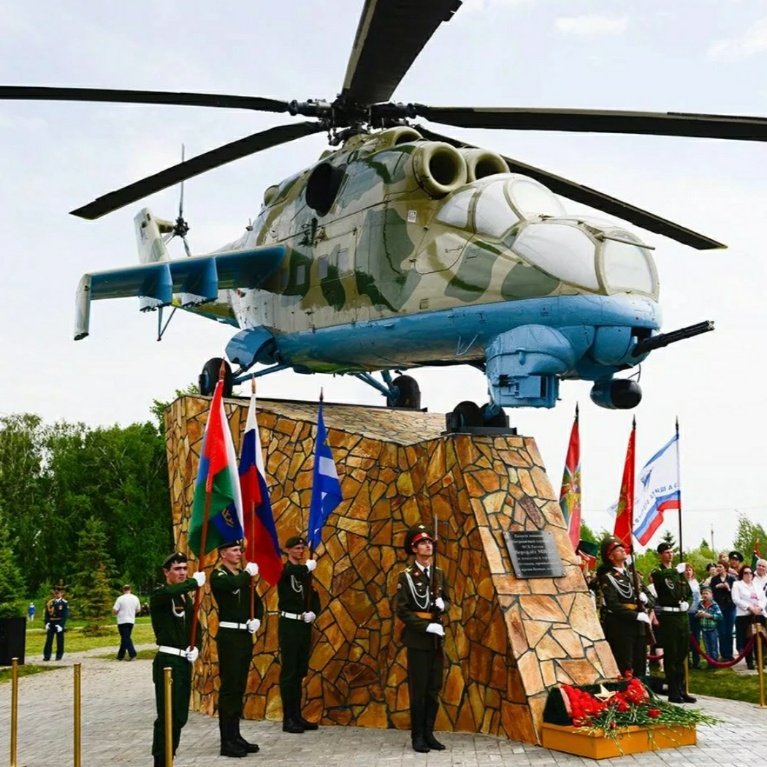 Боевой вертолёт Ми-24,Памятник, скульптура,Тюмень