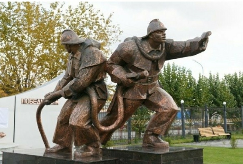 Погибшим пожарным и спасателям,Памятник, скульптура,Тюмень