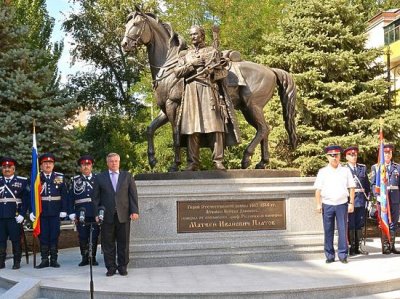 Памятник донскому атаману, герою Отечественной войны 1812 года М. И. Платову