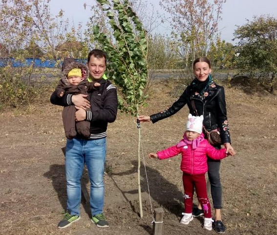 Дает в городе азове. Куда сходить с ребёнком в Азове. Фото волонтеров города Азова Ростовской области. Куда в Азове можно сходить подросткам.