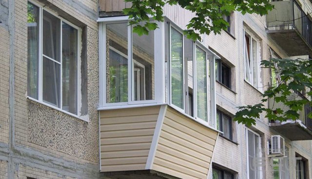 Юрист пояснила, у кого будут принудительно демонтировать остекление балкона в России