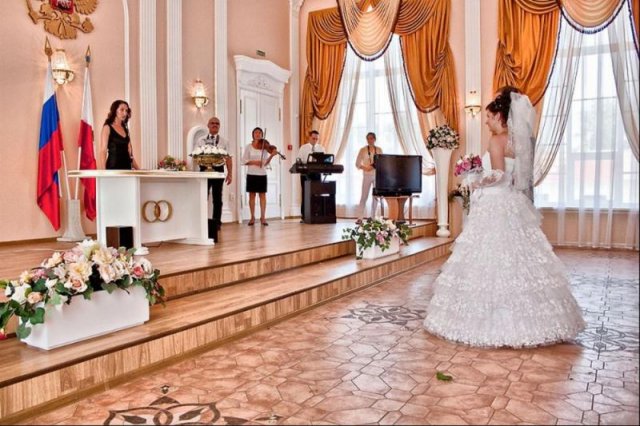  В Ростовской области запретили смеяться  на  церемониях бракосочетания  