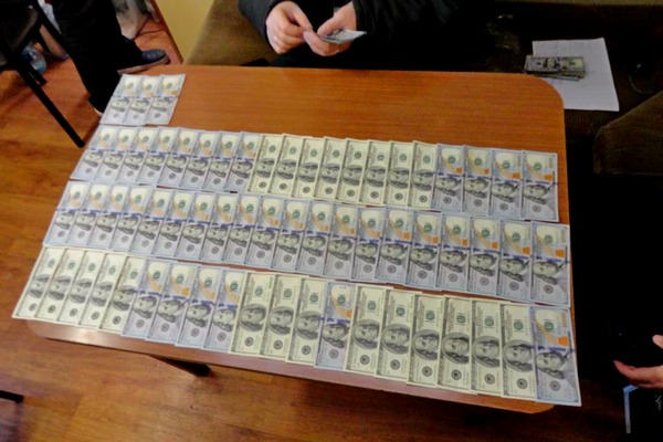 Пограничники в порту Азов обнаружили около 21 тысячи долларов в каюте сухогруза