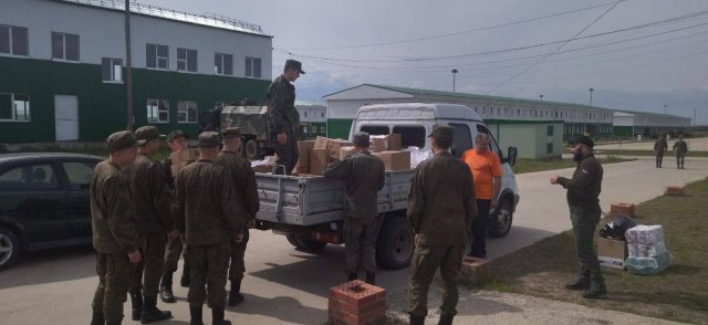 Из Азова  на территорию Украины российским военнослужащим доставлена 6 партия гуманитарного груза