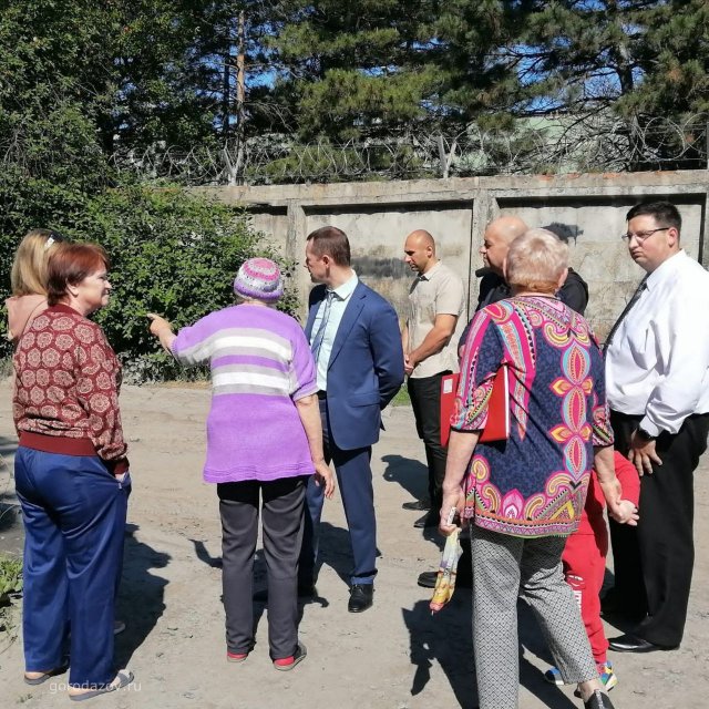 Глава администрации Владимир Ращупкин провел встречу с жителями переулка Димитрова.