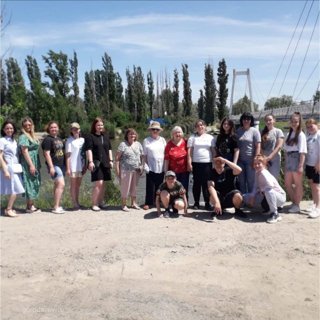 В Азове на территории городского пляжа прошёл экологический субботник.