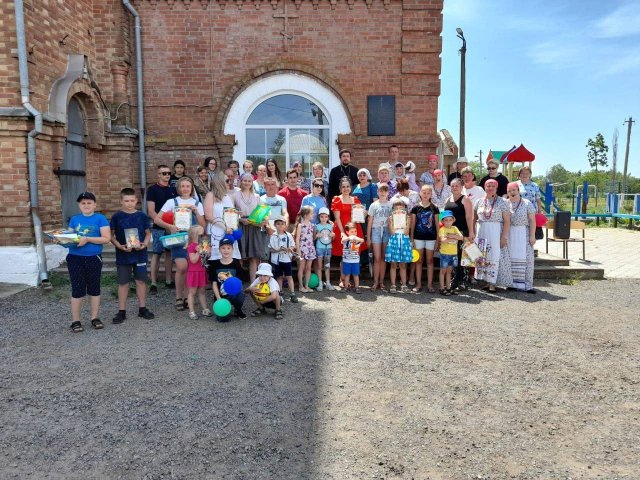 В селе Займо-Обрыв Азовского района прошел конкурс - «Папа, мама, я - православная семья»