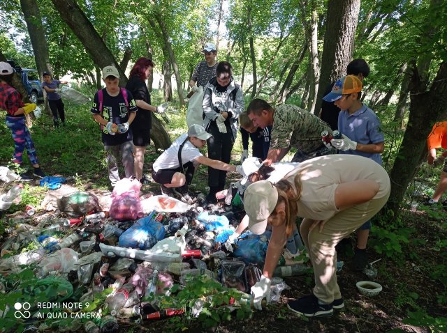 Россошанские активисты провели экологическую операцию по очистке берега реки Черная Калитва