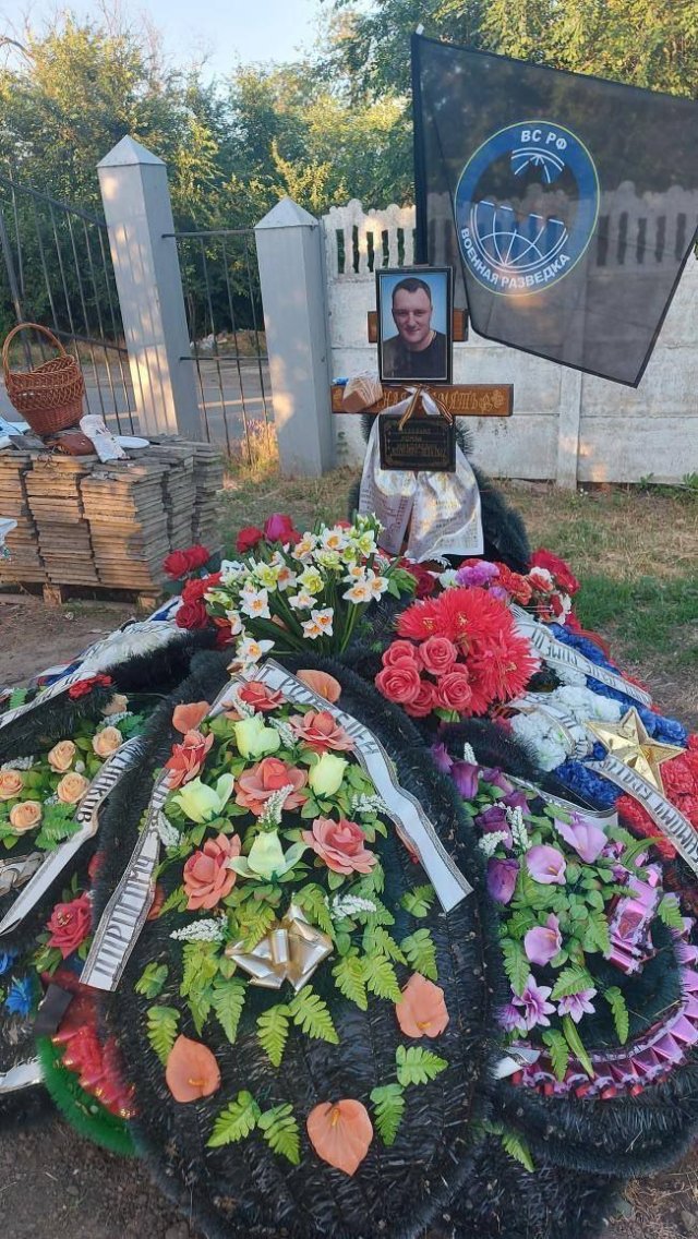 В Азове неизвестные совершили акт вандализма на городском кладбище