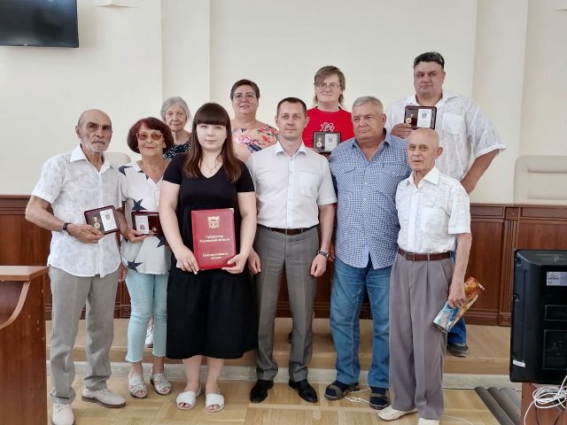 В Азове наградили представителей культуры, спорта, образования и других сфер общественной жизни города