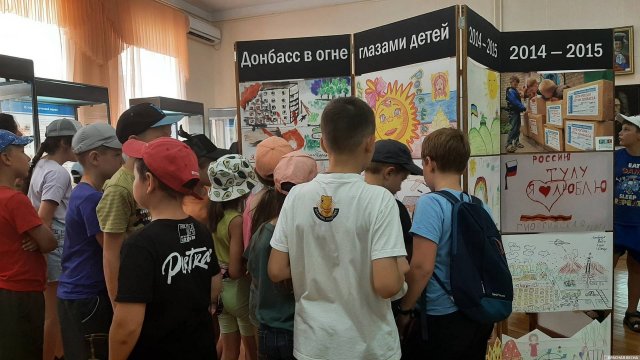 Выставка рисунков детей Донбасса открылась в городе Азове
