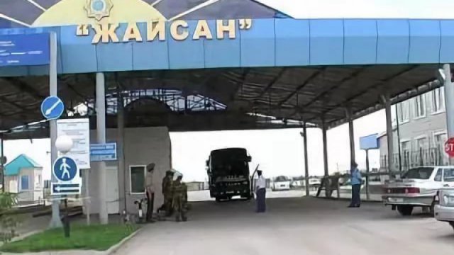 Иностранец пытался вывезти через казахстанскую границу 304 тысячи долларов