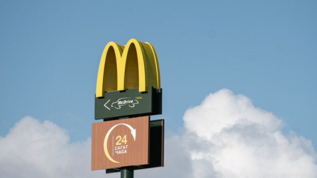 Названа причина приостановки работы McDonald’s в Казахстане