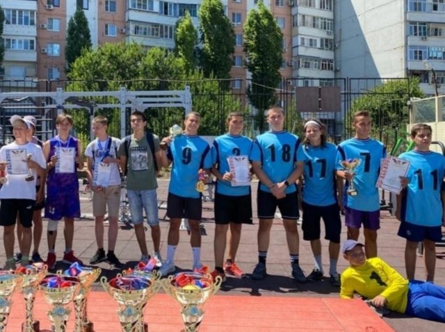 В Азове прошел зональный этап Спартакиады среди воспитанников спортивных клубов по месту жительства.