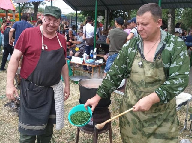 В День рыбака в селе Павловка провели конкурс по приготовлению донской ухи.