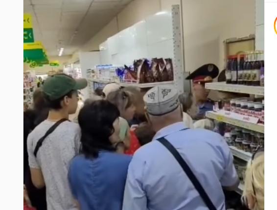 Полицию пришлось вызывать в магазин Караганды из-за «сахарных разборок»
