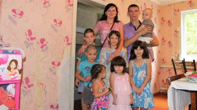Многодетная семья из россошанского села получила денежную поддержку от губернатора