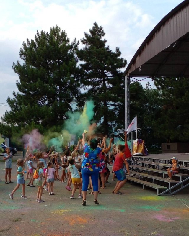 В селе Самарское прошел фестиваль красок: Сделаем мир Добрее!