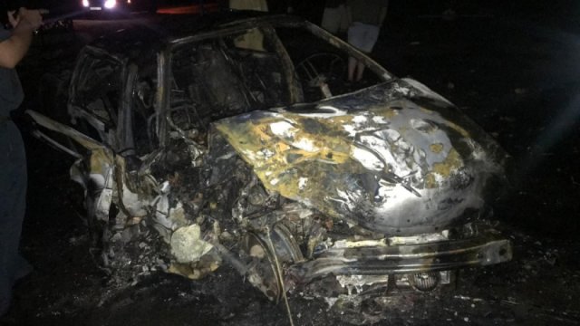 Два человека погибли в горящем автомобиле 