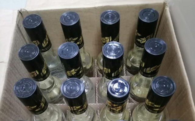65 тысяч бутылок нелегального алкоголя изъяли из подпольного цеха сотрудники полиции