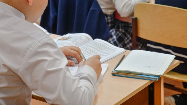 Учебный год могут увеличить на две недели в Казахстане