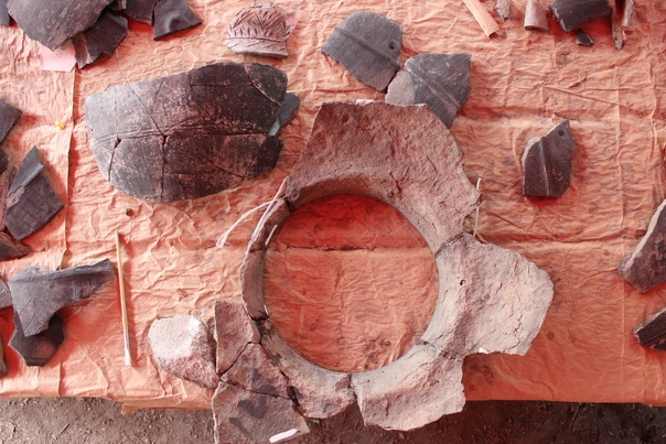 В ходе раскопок в поселении Пески-2 нашли фрагменты сосудов бронзового века