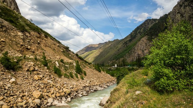 В Кабардино-Балкарии турист сорвался в горное ущелье