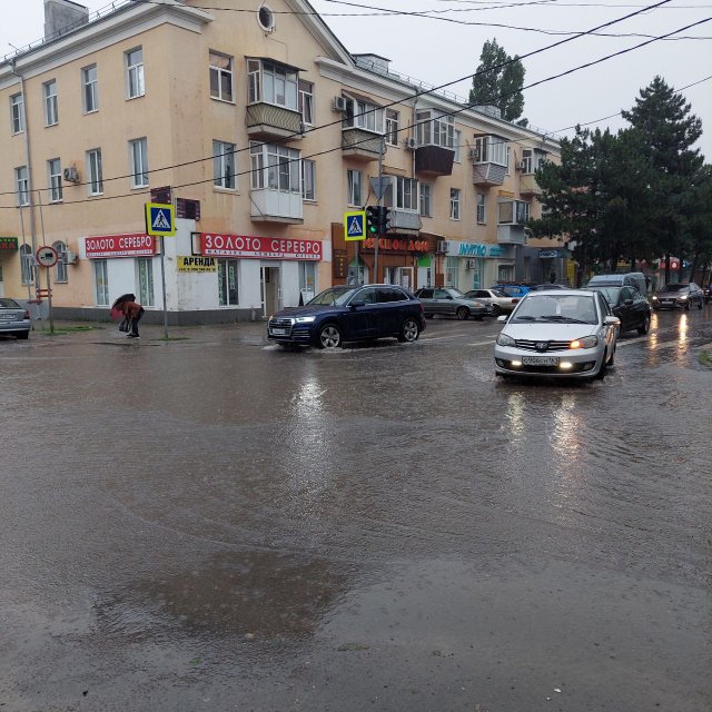 Водителей призвали к особой осторожности за рулем из-за ливней в Ростовской области