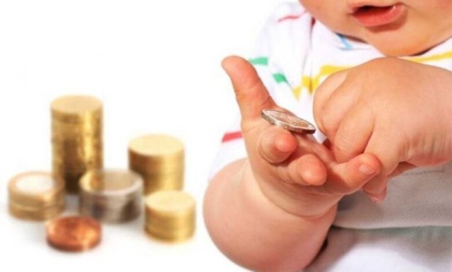 Срок выплат по уходу за ребенком хотят продлить в Казахстане