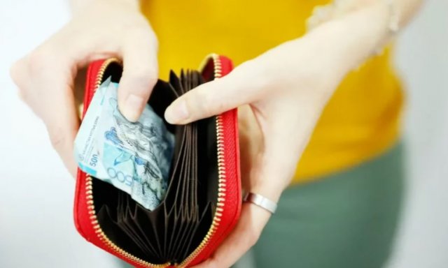 Сколько казахстанцев испытывают лишения из-за нехватки средств