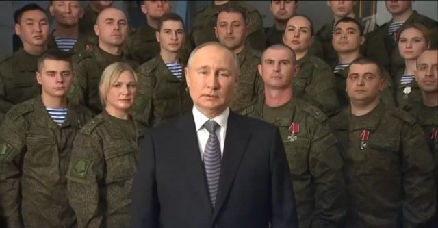Фото новости: Новогоднее обращение Путина из штаба Южного военного округа