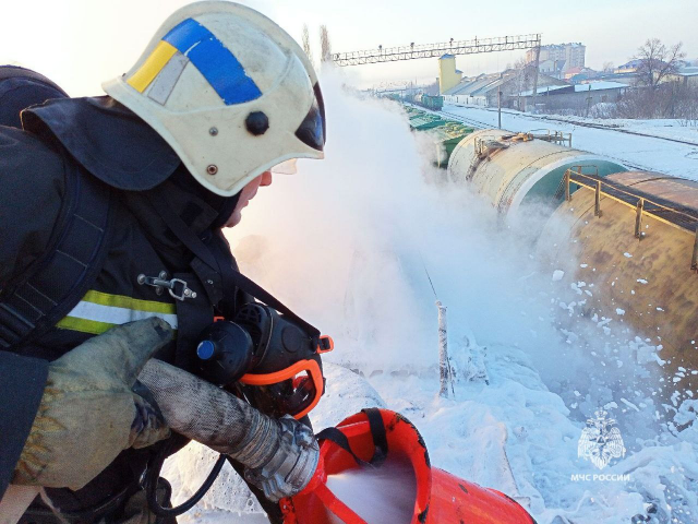Пожарные потушили загоревшийся тепловоз в Туймазах