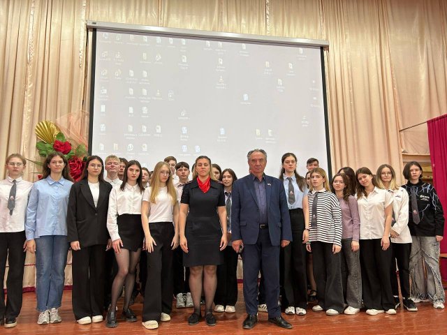 В россошанской школе №10 прошли занятия по профориентации и противодействию экстремизму