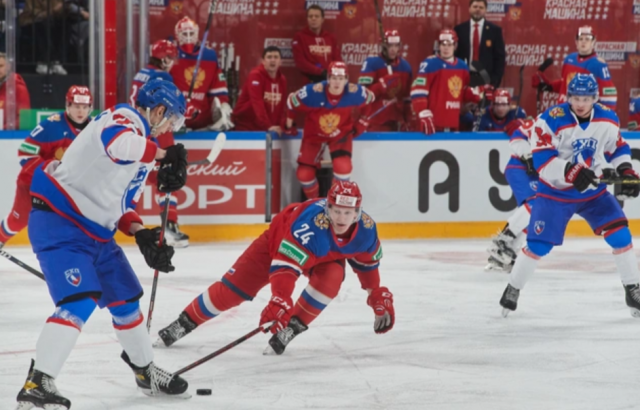 Молодежная сборная России по хоккею с победы стартовала на Кубке Будущего в Новосибирске