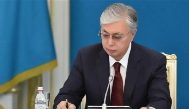 Токаев подписал закон о взаимном признании документов об ученых степенях в ЕАЭС