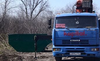 На городском погосте Азова появилось 20 восьмикубовых контейнеров-мульд и 24 мусорных бака