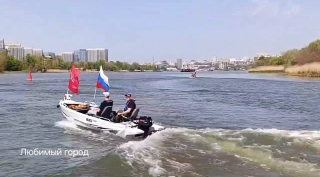 🔥Водный парад на моторных лодках и катамаранах по Дону провели в Ростове в честь Дня Победы