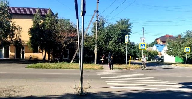 ЖИТЕЛИ АЗОВА  САМИ РИСУЮТ ПЕРЕХОДЫ - АЗОВСКИЕ ЗАРИСОВКИ